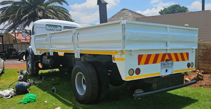 1990 Mercedes-Benz Bullnose Dropside body truck