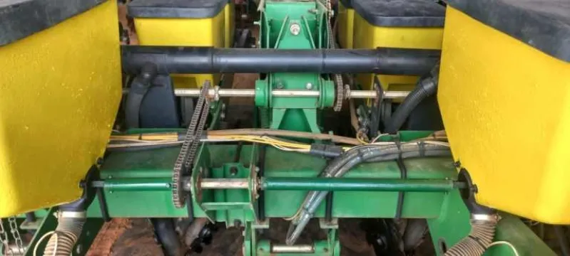 John Deere 1750 precision planter | QAC Equipment