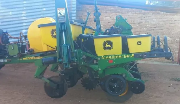 John Deere 1750 precision planter | QAC Equipment