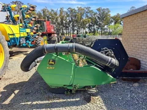 John Deere 635 hydraflex tafel met wind reel | MK Landbou Dienste