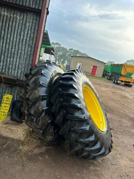 Dubbel wiele vir John Deere stroper (4×) | MK Landbou Dienste