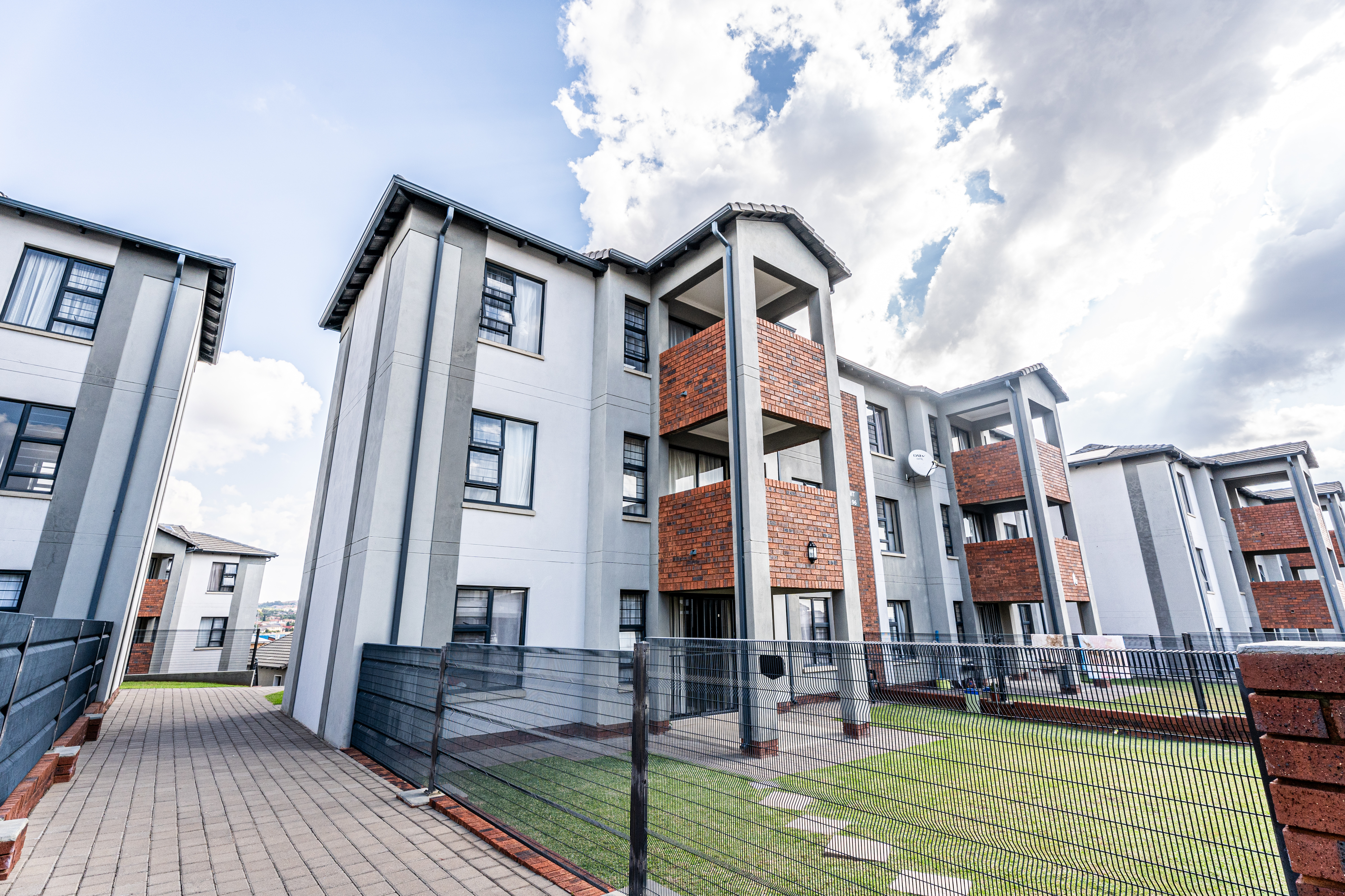 2 Bedroom Apartment/Flat for Sale in Amberfield Tranquil Living | RE/MAX Infoglobe