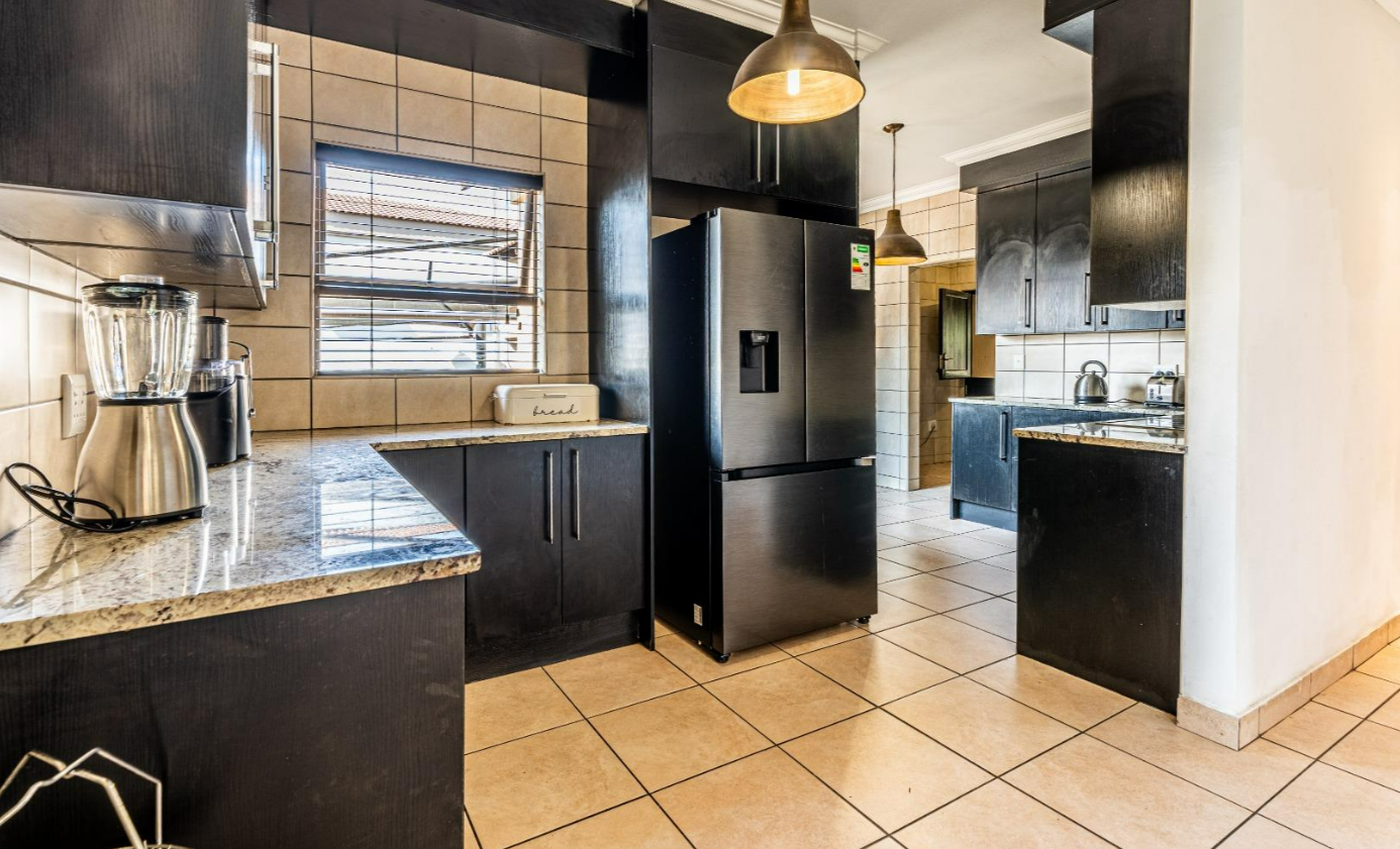 4 Bedroom House for Sale in Amberfield Valley Safe n sound | RE/MAX Infoglobe