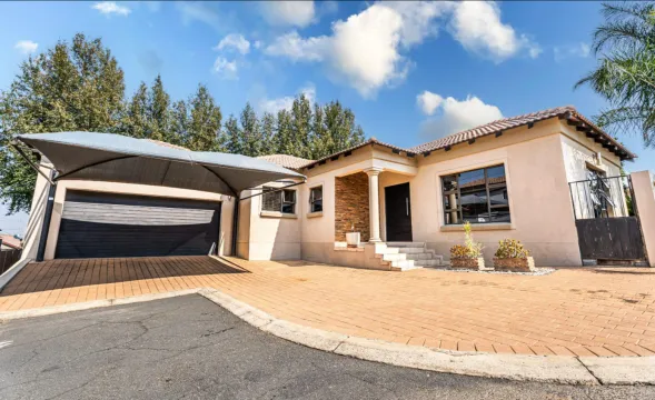 4 Bedroom House for Sale in Amberfield Valley Safe n sound | RE/MAX Infoglobe