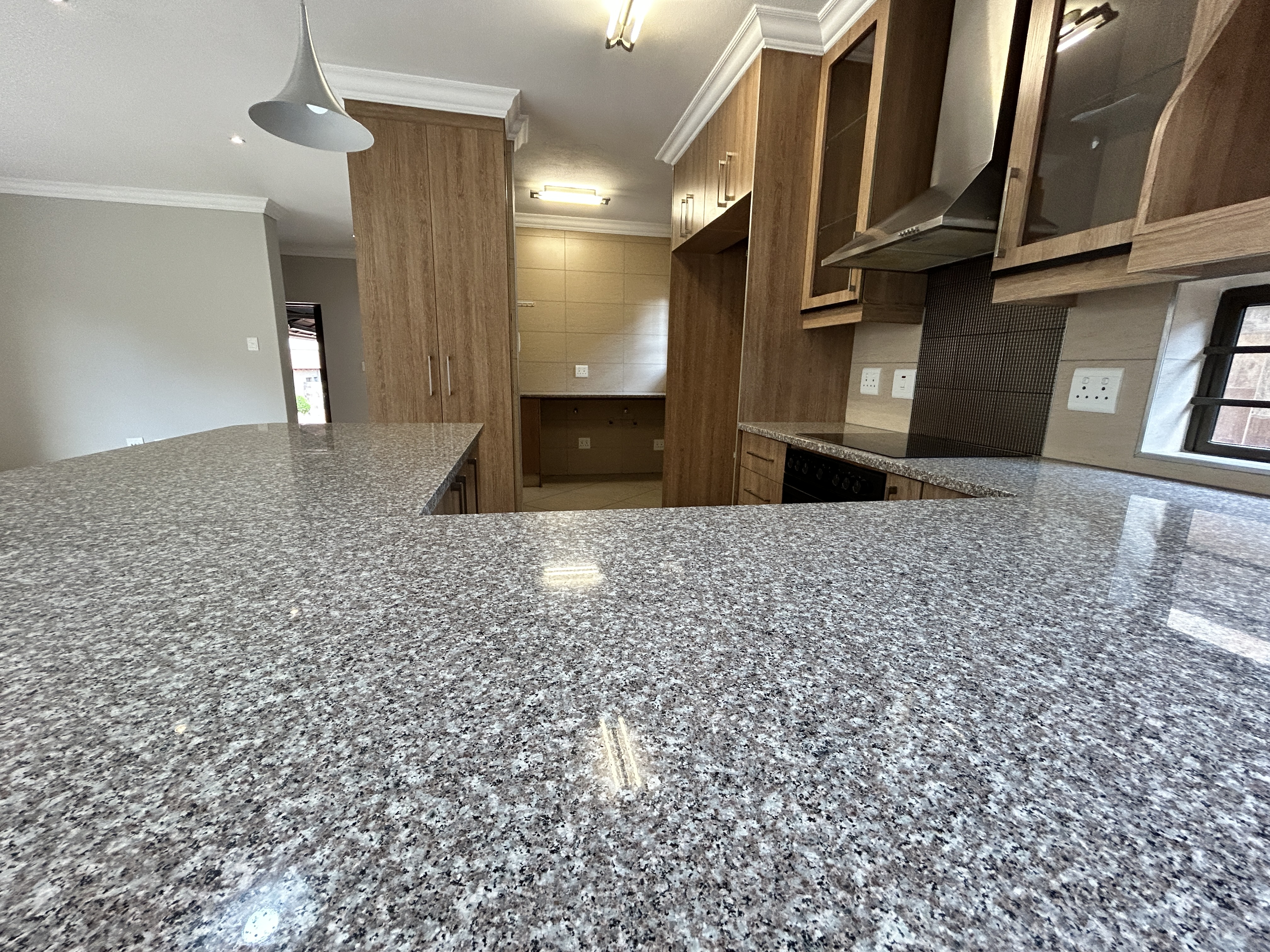 3 Bedroom House for Sale in Thatchfield Close Modern Luxury | RE/MAX Infoglobe