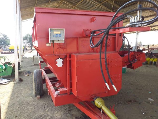 310 RMH 310 Voermenger met nuwe LMI skaal | Agrimar