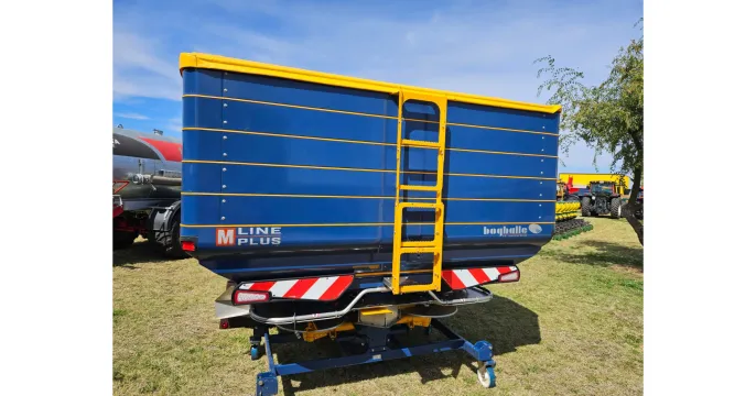 New | Bogballe M60W fertilizer spreader | Valtrac