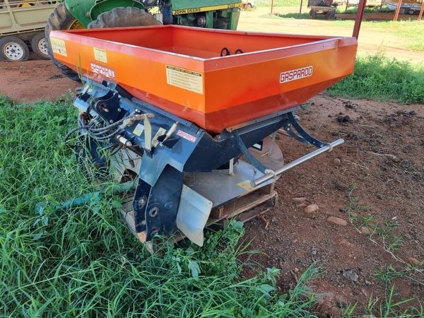 1.5 ton Gaspardo kunsmis strooier | MK Landbou Dienste