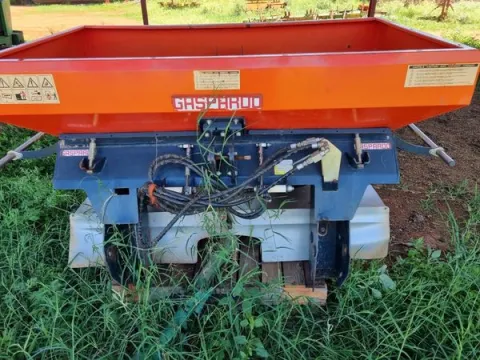 1.5 ton Gaspardo kunsmis strooier | MK Landbou Dienste