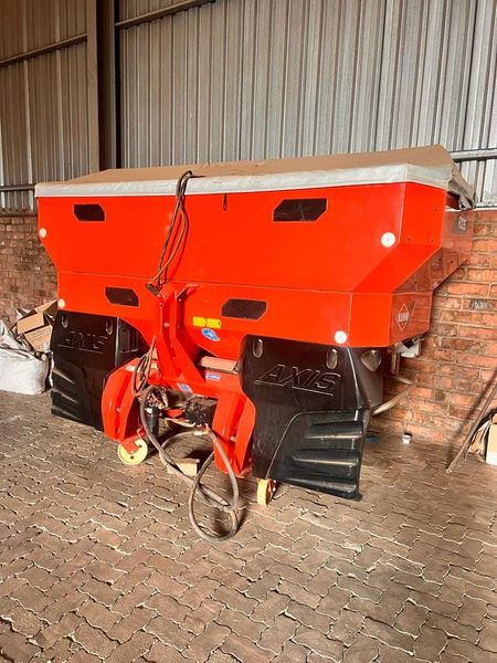 40.2H-EMC Precision Spreader with Hydraulics  | Sazam Agri Distributors