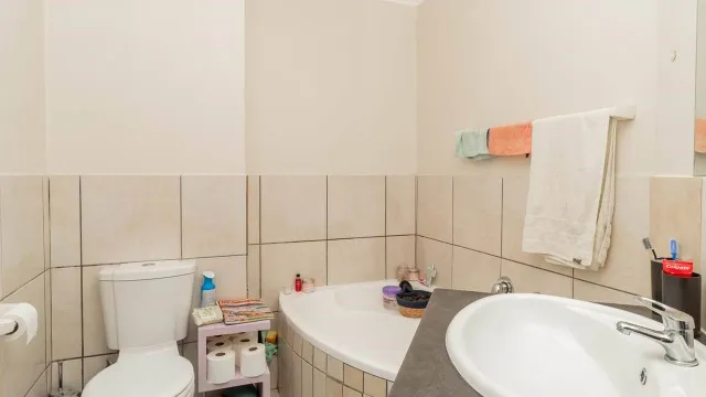 2 Bed Apartment to rent  in Green Point