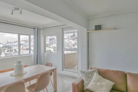 2 Bed Apartment to rent  in Green Point