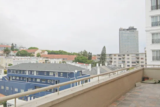 2 Bed Apartment to rent  in Green Point