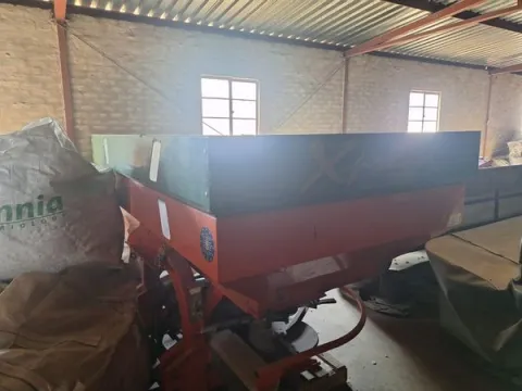 Xpread 2-ton kunsmisstrooier | Agrimar