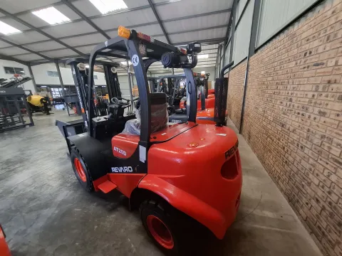 2.5TON All Terrain Forklift
