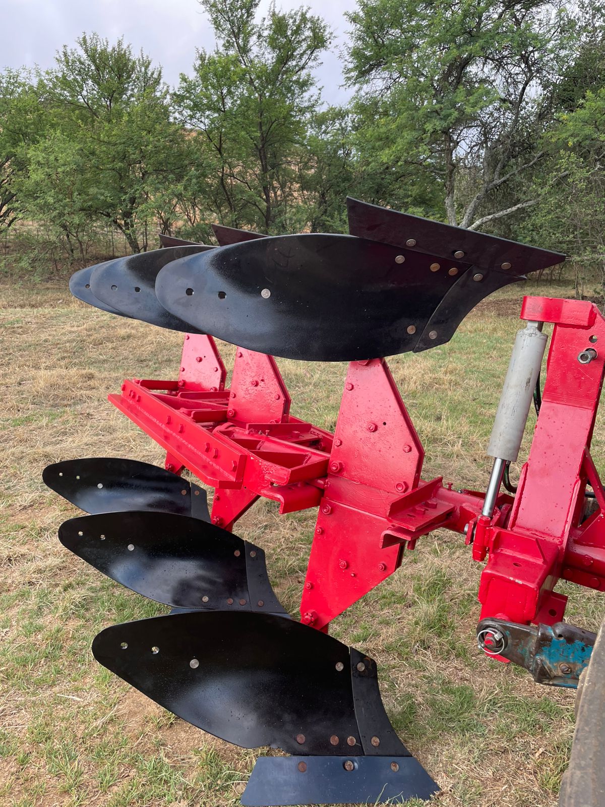 3 Skare turn plough Massey Ferguson