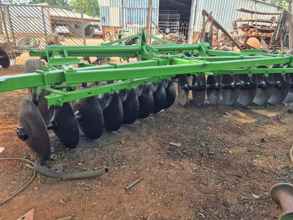 32 skottel John Deere Dis | MK Landbou Dienste