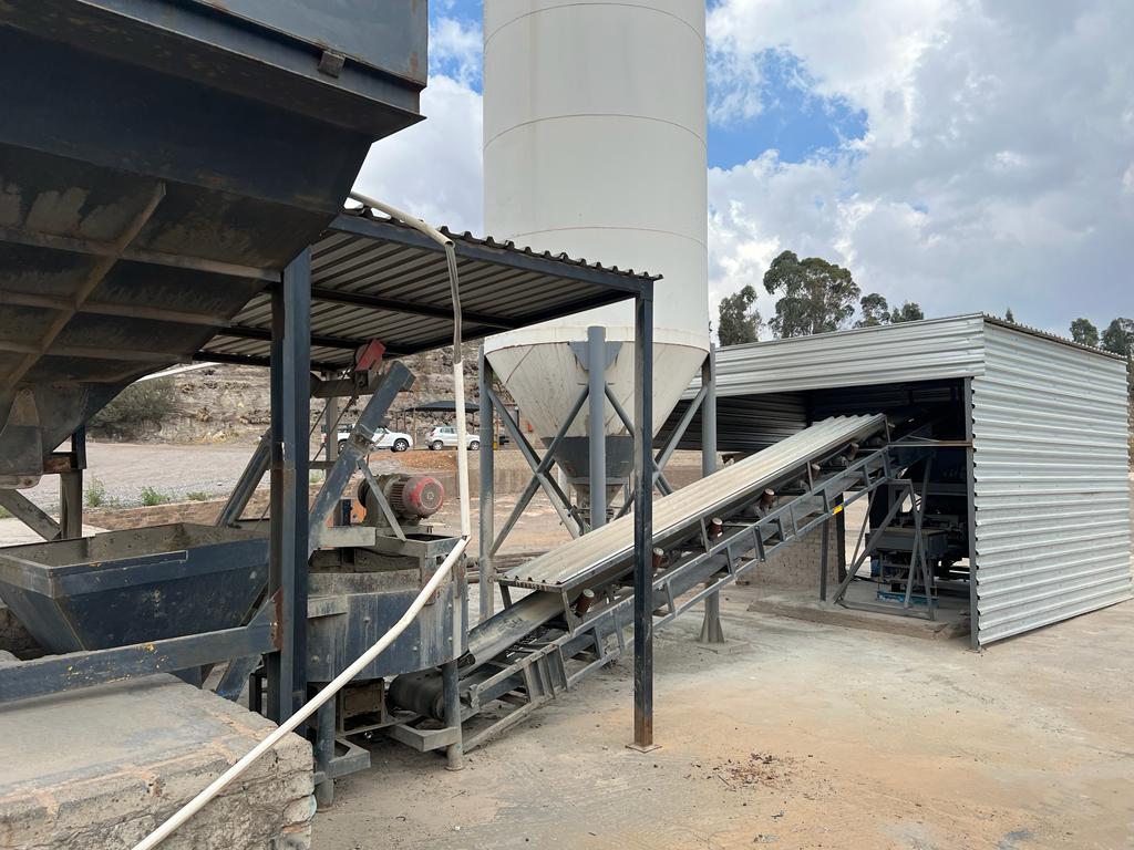 Revaro RE5 Brick maker