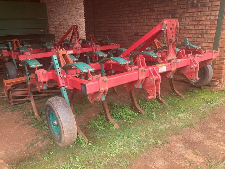 Kverneland 11 tand CLC met dieptebeheer wiele en swaardiens rollers | Agrimar