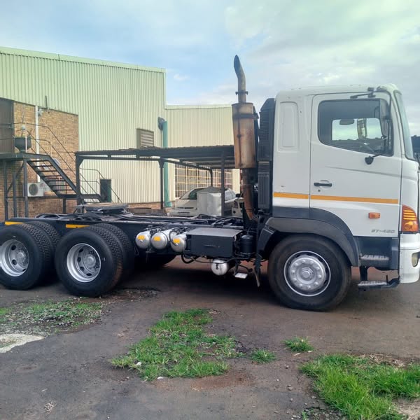 2012 Hino 700 trok | Agrimar