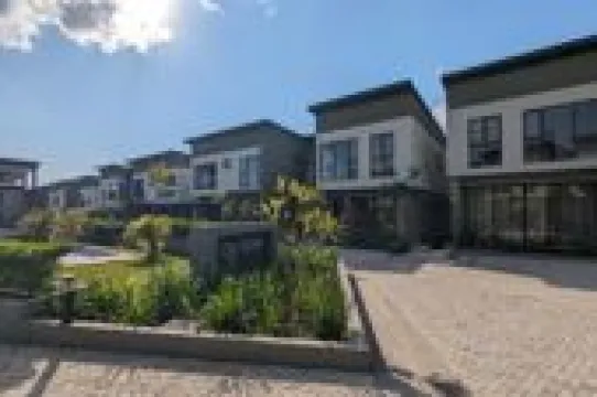 4 bedroom townhouse to rent in Roma (Zambia)