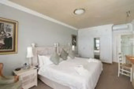 5-star guesthouse to rent in Brenton on Sea