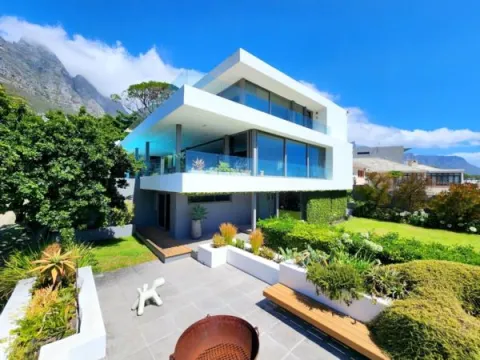4 bedroom double-storey house to rent in Plettenberg Bay