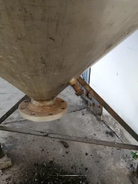 Steel Grain/Feed Silo on steel stand