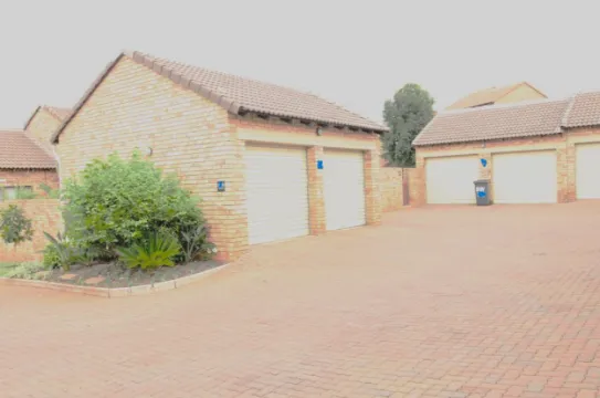 2 Bedroom Townhouse For Sale in Die Hoewes | Casa Dynamica Properties