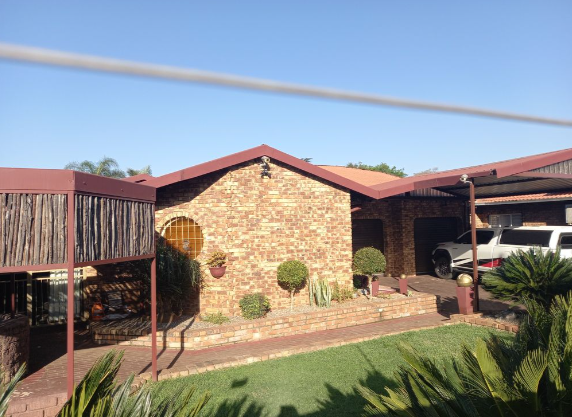 3 Bedroom House For Sale in Eldoraigne | Casa Dynamica Properties