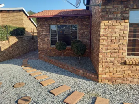 3 Bedroom House For Sale in Eldoraigne | Casa Dynamica Properties