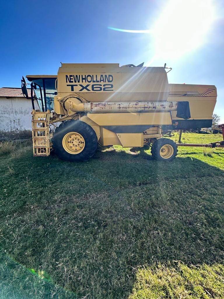 New Holland TX62 stroper met ridid tafel en karretjie en 4 ry .91 JD Plukkerkop | Agrimar