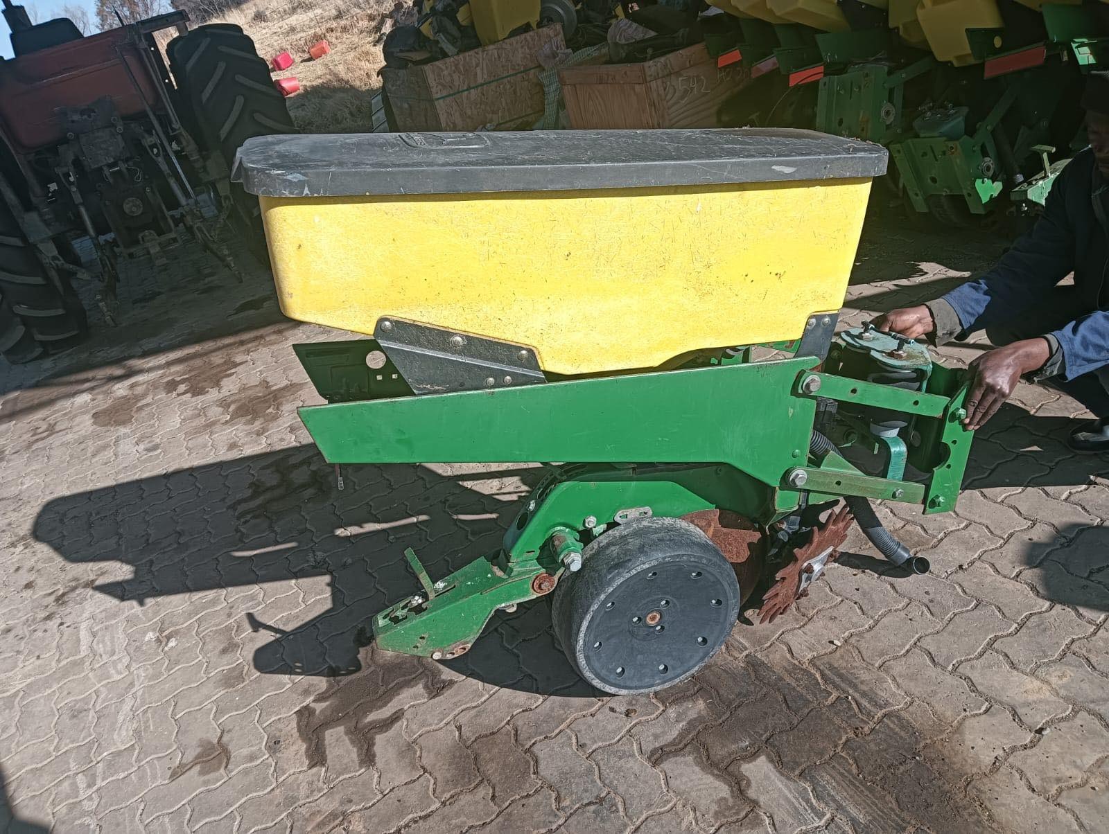 8 x John Deere 1750 staal karretjie met dawn row cleaner | Agrimar