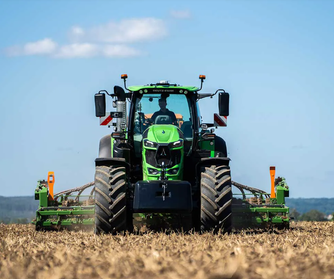 Series 8 Deutz-Fahr tractor | Smith Power Equipment