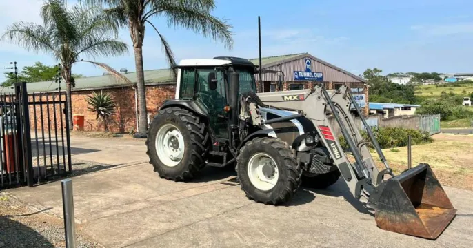 Used Valtra A93 hitech tractor with mx-loader /  price reduced | Valtrac
